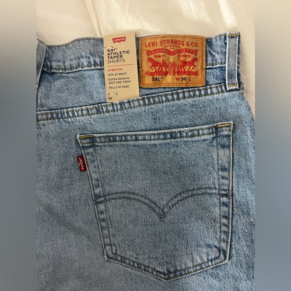 Mens Levi’s denim shorts 36